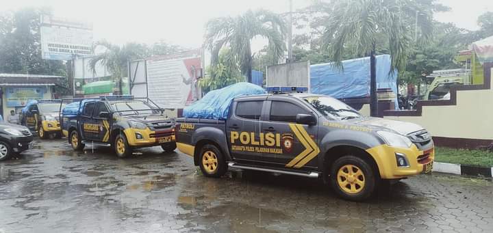 Polres Pelabuhan Makassar Salurkan Bantuan Bencana Alam Sulawesi Barat