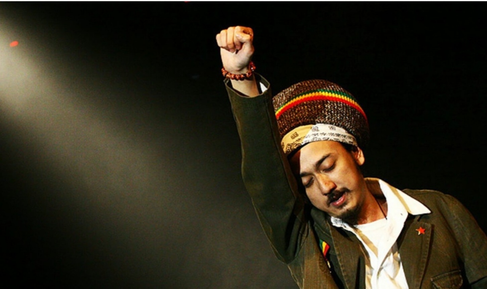 10 Lagu Reggae Indonesia Yang Menyuarakan Kritik Sosial