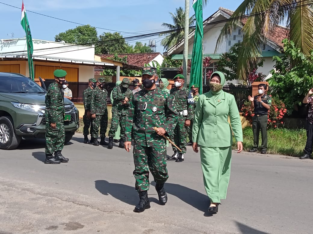 Brigjend TNI Toto Jumariono,S.S.,M.I.Kom, didampingi beserta Istri melaksanakan kunjungan kerja ke Kodim 0411/LT