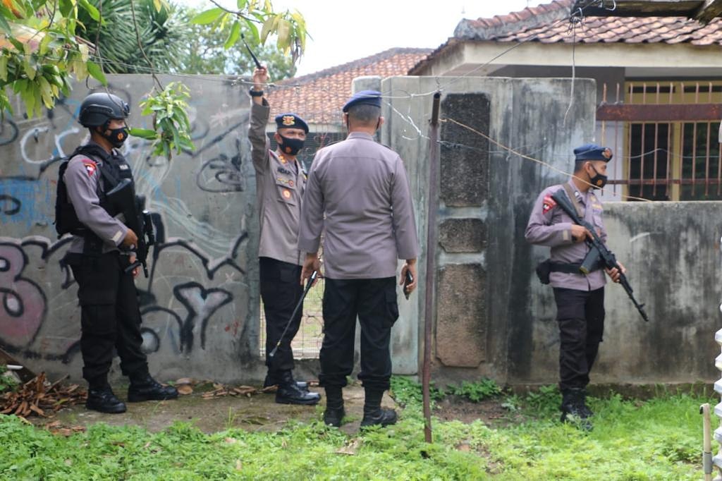Personel Brimob Banten Latihan Alarm Stelling