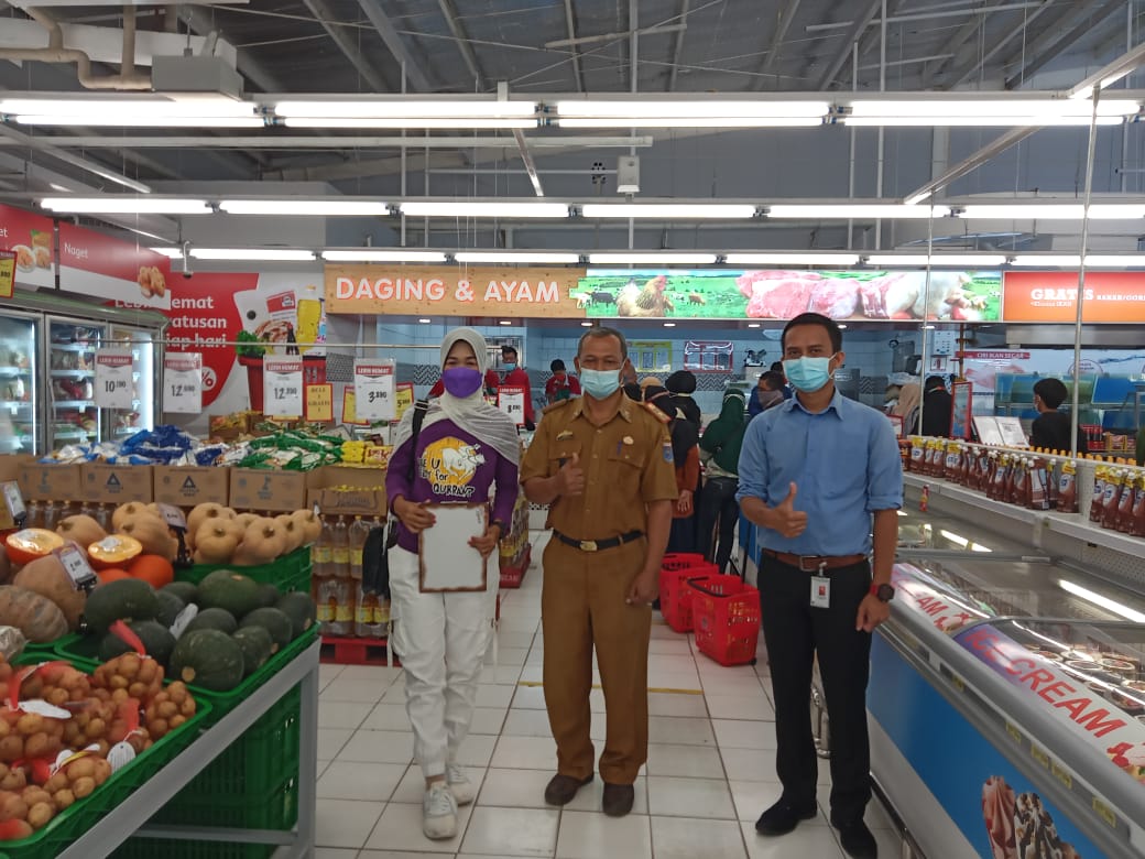 Swalayan Super Indo mengadakan promo harga daging menjelang hari raya