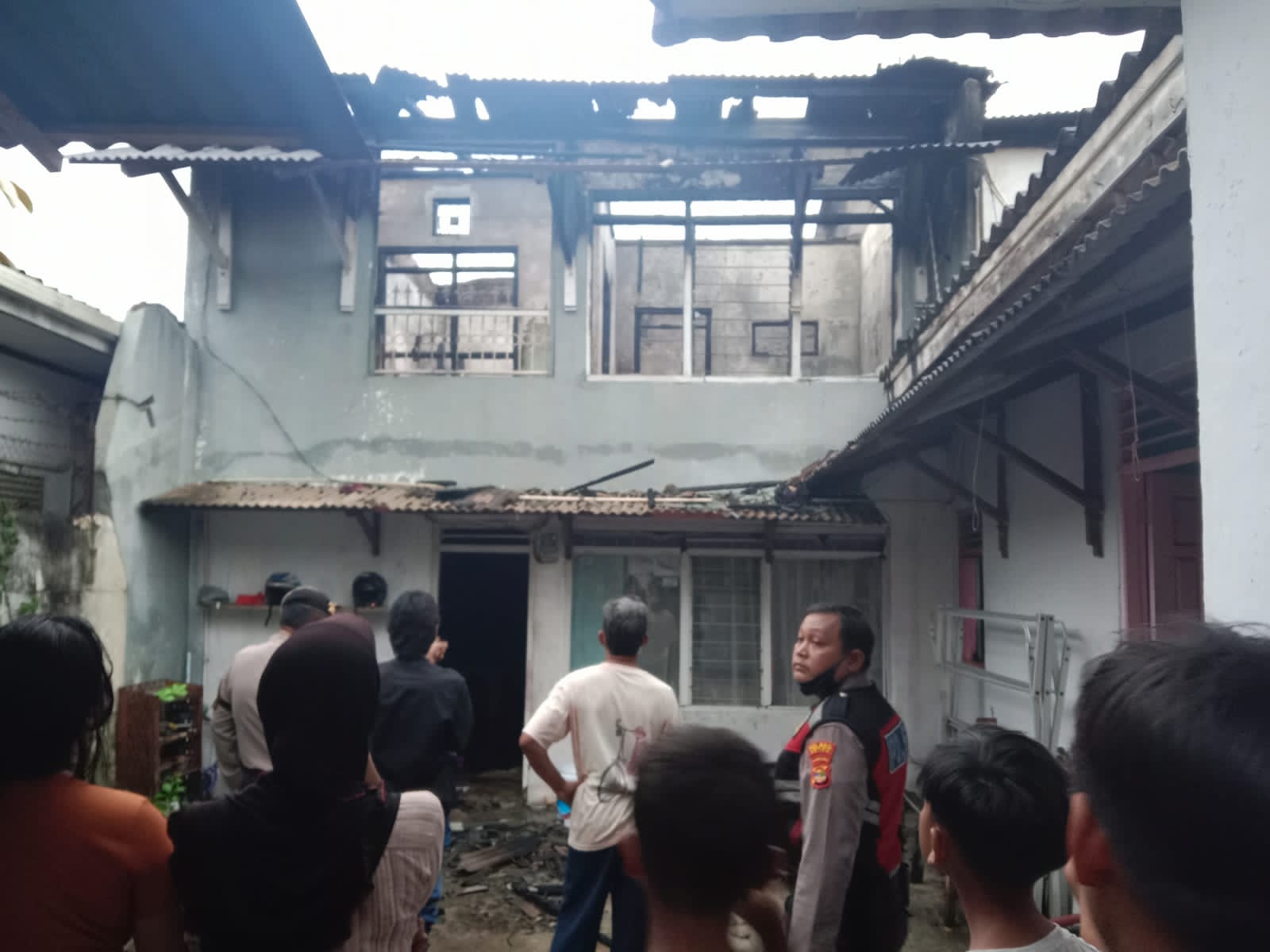 Diduga Konslet Kipas Angin,Rumah Ketua RT 04 di Metro Pusat Terbakar
