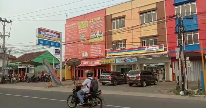 Pemilik Warung di Metro Keluhkan Jarak Alfamart-Indomaret Dekat Warungnya