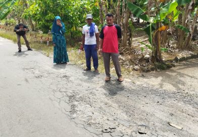 Warga Kecewa dengan Hasil Perbaikan Jalan di Braja Dewa- Harjosari menelan Milyaran Udah Ambiradul