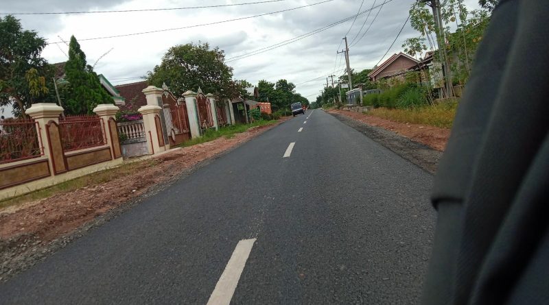 Proyek perbaikan jalan di Desa Siraman Lampung Timur diduga tidak sesuai dengan spesifikasi