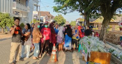MPC PP Kota Metro dan Paguyuban Warga Rasanti Berbagi Sembako di Jum'at Berkah